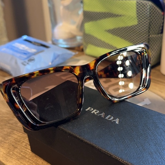 Sunglasses 08YS - Picture 1 of 2